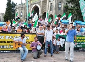 Halep direnişine Beyazıt'ta destek eylemi