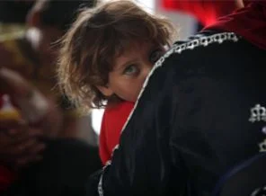 Halep'teki bombardıman çocukları da vuruyor