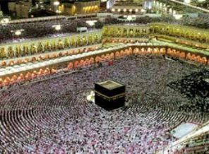 Kabe'deki namaza evden saf tutulur mu?