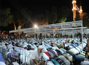Kadir Gecesi'nde Eyüp Sultan doldu taştı