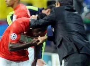 Kocaman'ın elini neden öptü?