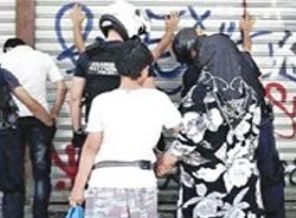 Komşuda ırkçılık patladı