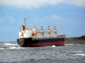 Korsanlar Petrol gemisini kaçırdı: 24 rehin