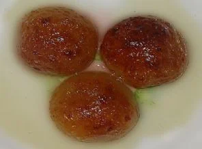 Misafire tatlı konusunda ısrarcı olmayın!