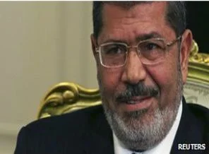 Mursi'nin ilk kararnamesi...