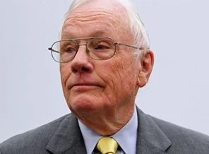 Neil Armstrong kalp ameliyatı oldu