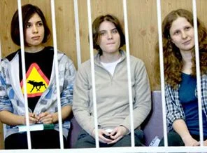 Pussy Riot'un aranan 2 üyesi yurtdışına kaçtı