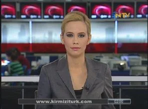 Şehit haberini sunduktan sonra şarkı söyledi