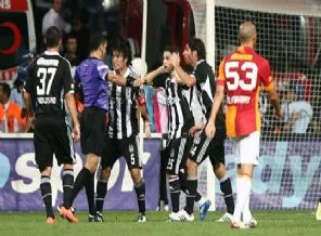 Sezonun ilk derbisinin hakemlerine suç duyurusu
