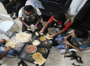 Silahların gölgesinde geçen ramazan ayı!