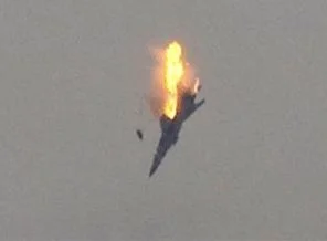 Suriyeli direnişçiler, jet düşürdü!(Video)