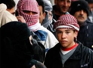 Suriyeliler yardım bekliyor