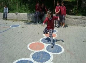 Yeni dersler:Sek sek,7 taş, kes/yapıştır...