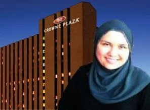 Başını örtünce çalıştığı otelden kapı dışarı ettiler