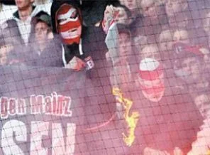 Bundesliga'da tribün terörü!