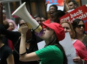 Chicago'da öğretmenler greve 'devam' dedi