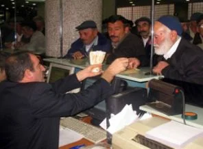 Emeklilerin eksik yatan aylıkları ödeniyor