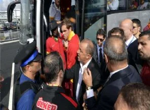 Galatasaray'a Manchester'da tatsız karşılama
