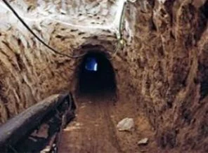 Gazze-Mısır arasındaki tünellerden biri yıkıldı: 1 ölü