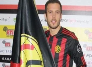 Genç futbolcu hayatını kaybetti!
