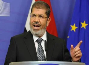Halk iradesiyle seçilen ilk lider Mursi'den mesaj
