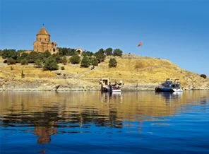Lenin'in heykeli Ahtamar'a haç mı oldu?