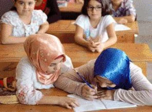 Okullarda başörtülü avı!