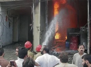 Pakistan'da afet değil yangın: 265 ölü