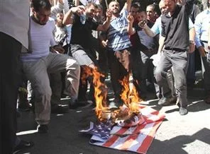 Pakistan'da hakaret filmi protestosu