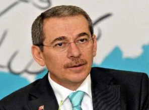 Şener: Siyaseti bırakmış değilim