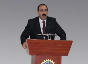 Skandal sendikacı istifa etti