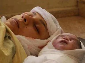 Suriyeli anne yavrusu ile defnedildi!