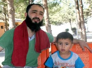 Suriyeli gaziyi hayata yeğeni bağlıyor
