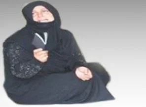 Suriyeliler, ellerinde pasaportları ile dileniyor