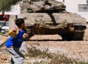 Tank ve buldozerlerle Gazze'nin doğusuna girdiler
