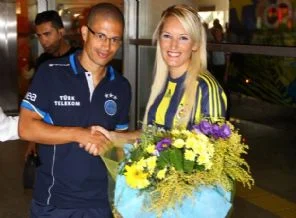Taraftar Alex'in doğum gününü kutladı