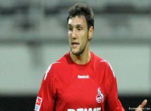 Taraftar tehdidi futbolcuyu kaçırdı