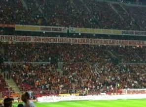 Ultraslan'dan ayakta alkışlanacak pankart