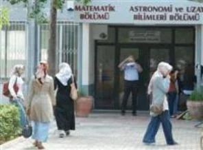 Uzaylı profesöre 2 yıl 1 ay hapis