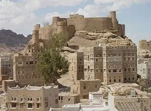 Yemen'de yağmur tarihi kaleyi vurdu