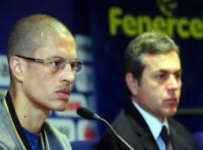 Alex basın karşısına çıkıyor