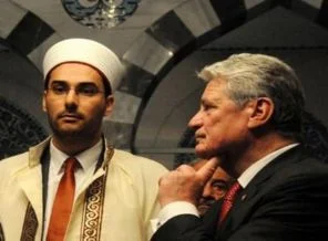 Almanya Cumhurbaşkanı'ndan Türk camisine ziyaret