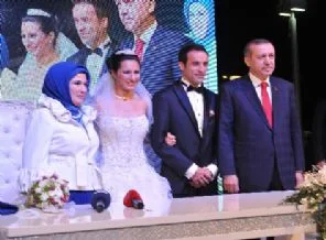 Alptekin'e Başbakan'dan 3 çocuk tavsiyesi