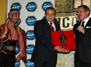 ''Ankara'nın Milli Gururu'' ödülü Bakan Bağış'a verildi