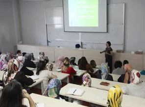 Anneler için ilk ders zili çaldı