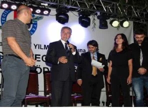 Arınç: Gazetecilerin yıpranma hakkı verilecek