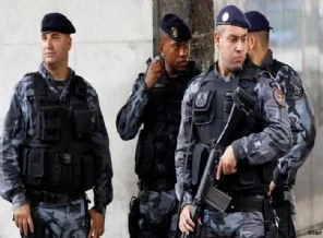 Bakın Hangi ülke polise çip takıyor?