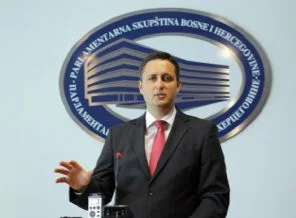 Beçiroviç görevden alındı