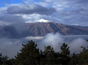 Erzincan'da mevsimin ilk karı yağdı