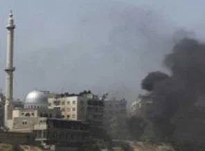 Halep'te namaz kılan siviller bombalandı